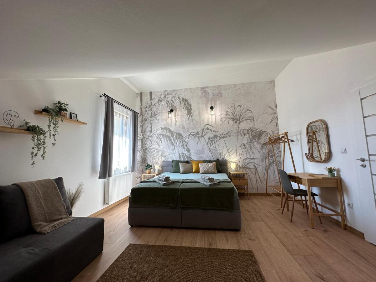 Green Apartment - City Centre - Main Square Liptovský Mikuláš Екстериор снимка